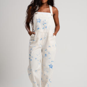 Jardineira de Algodão Cru com Estampa Manual