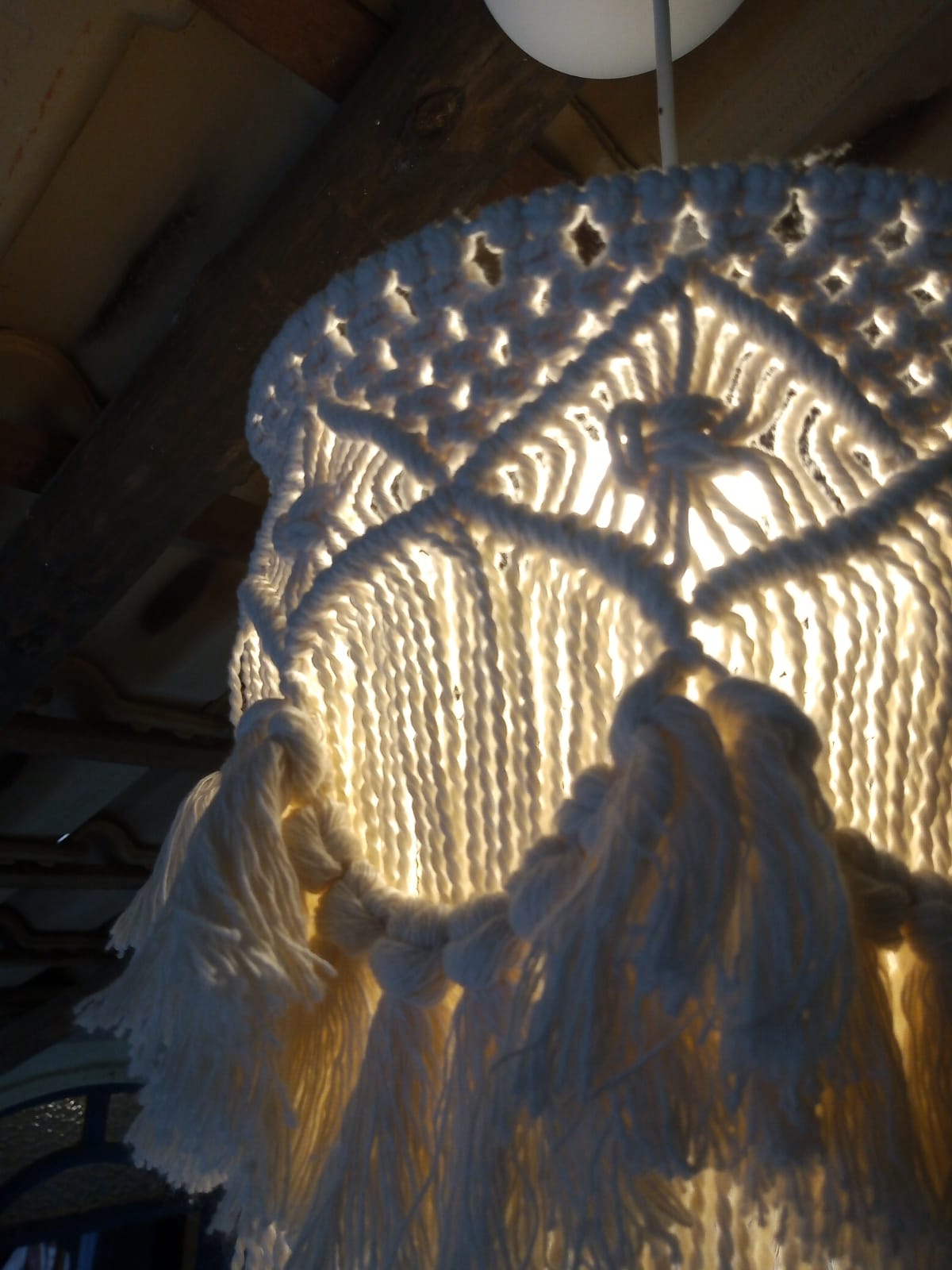 Luminária Pendente em Macramê Boho - Lustre Artesanal de Algodão - Imagem 3