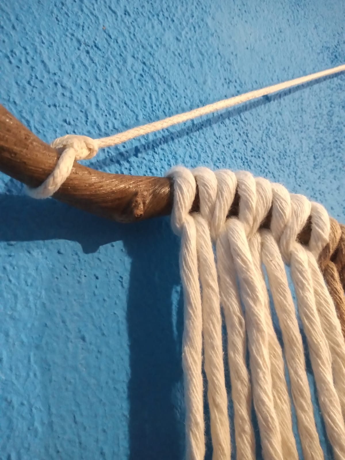 Painel de Macramê Grande Boho - Algodão e Madeira Natural - Imagem 4
